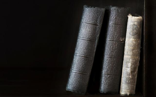 Old_Books_Wallpaper.jpg
